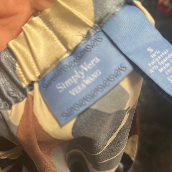 Abstract Patterned Women's Skirt​ - Picture 3 of 3